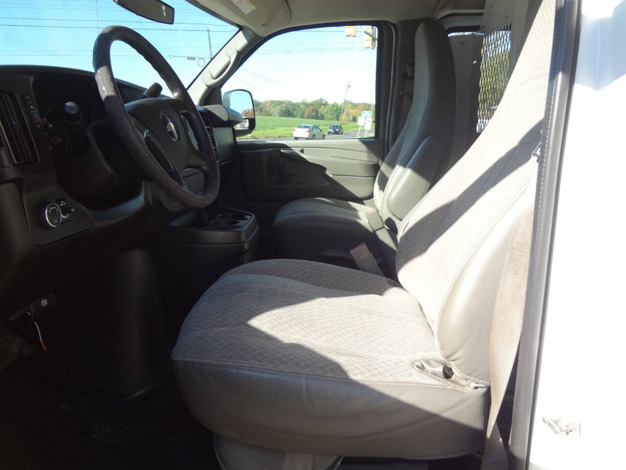 Used 2015 Chevrolet Express 2500 RWD image 9