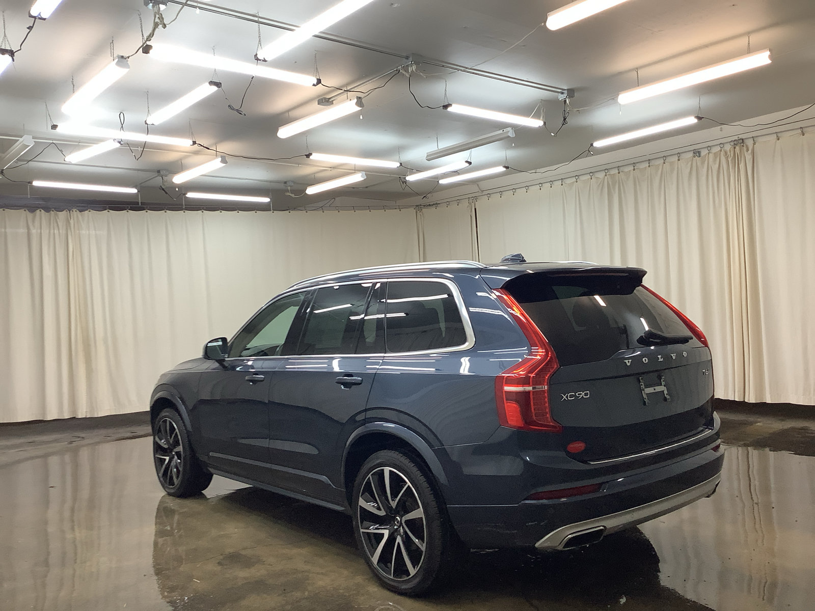 Used 2021 Volvo XC90 T6 Momentum w/ Protection Package AWD/4WD image 8
