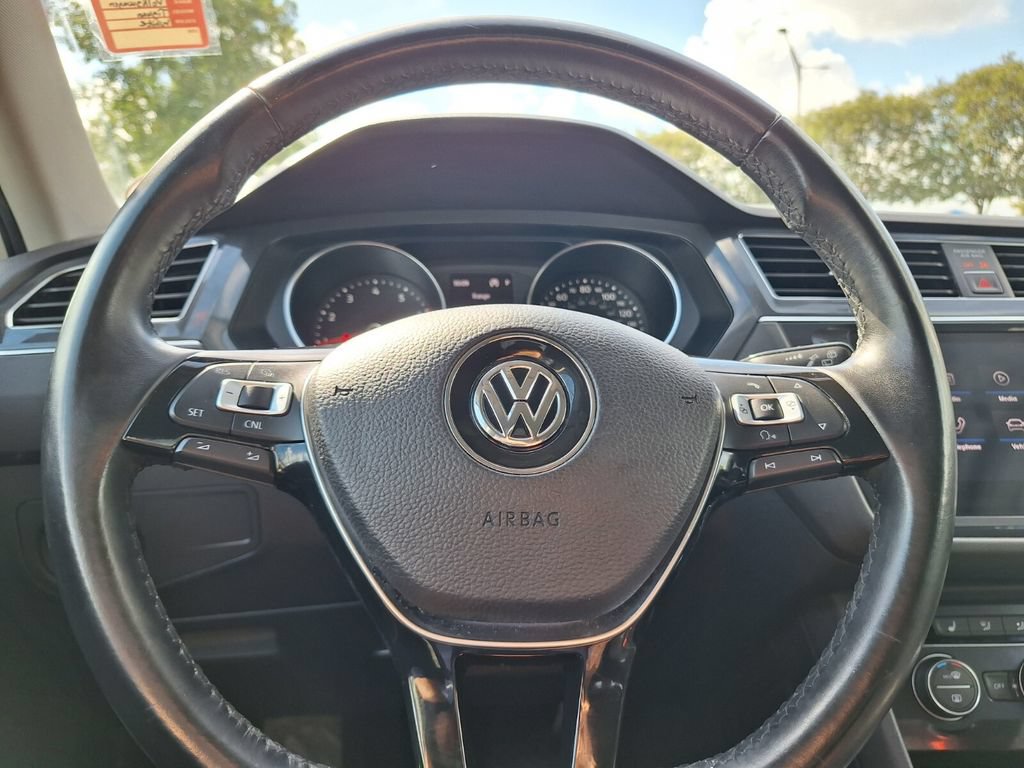 Used 2018 Volkswagen Tiguan SE AWD/4WD image 17