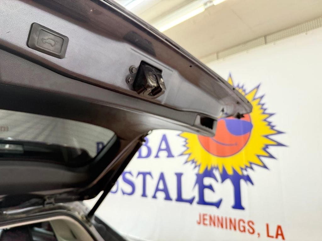 Used 2022 Toyota RAV4 XLE Premium image 21