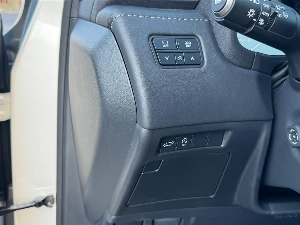 Used 2023 Lexus LX 600 4WD w/ Accessory Package (Z1) image 19