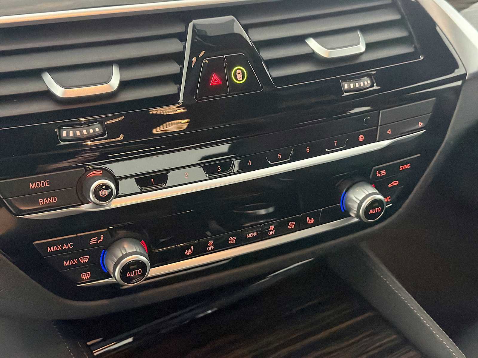 Used 2023 BMW 530e xDrive w/ Premium Package AWD/4WD image 17