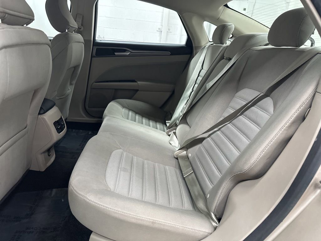 Used 2017 Ford Fusion SE w/ Fusion SE Technology Package image 22