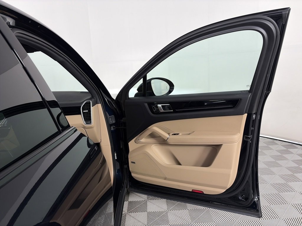 Used 2021 Porsche Cayenne S image 29