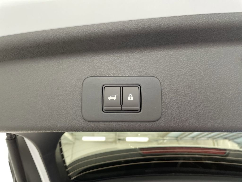 Certified 2025 Nissan Murano SV image 17