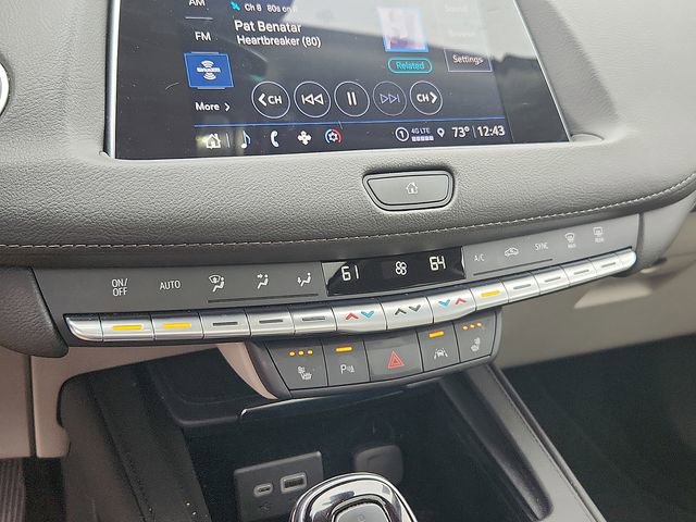 Used 2023 Cadillac XT4 Luxury w/ Cold Weather Package FWD image 16
