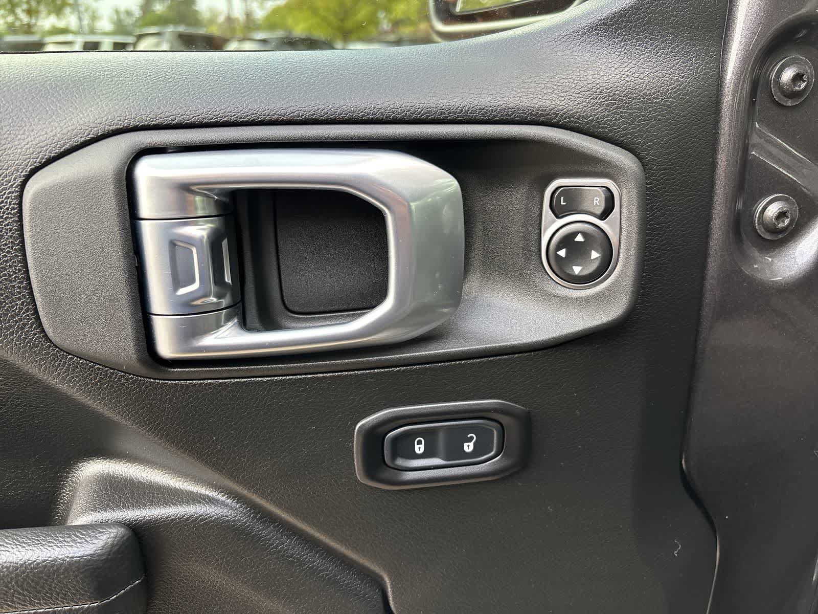 Used 2026 Jeep Wrangler Unlimited Rubicon AWD/4WD image 10