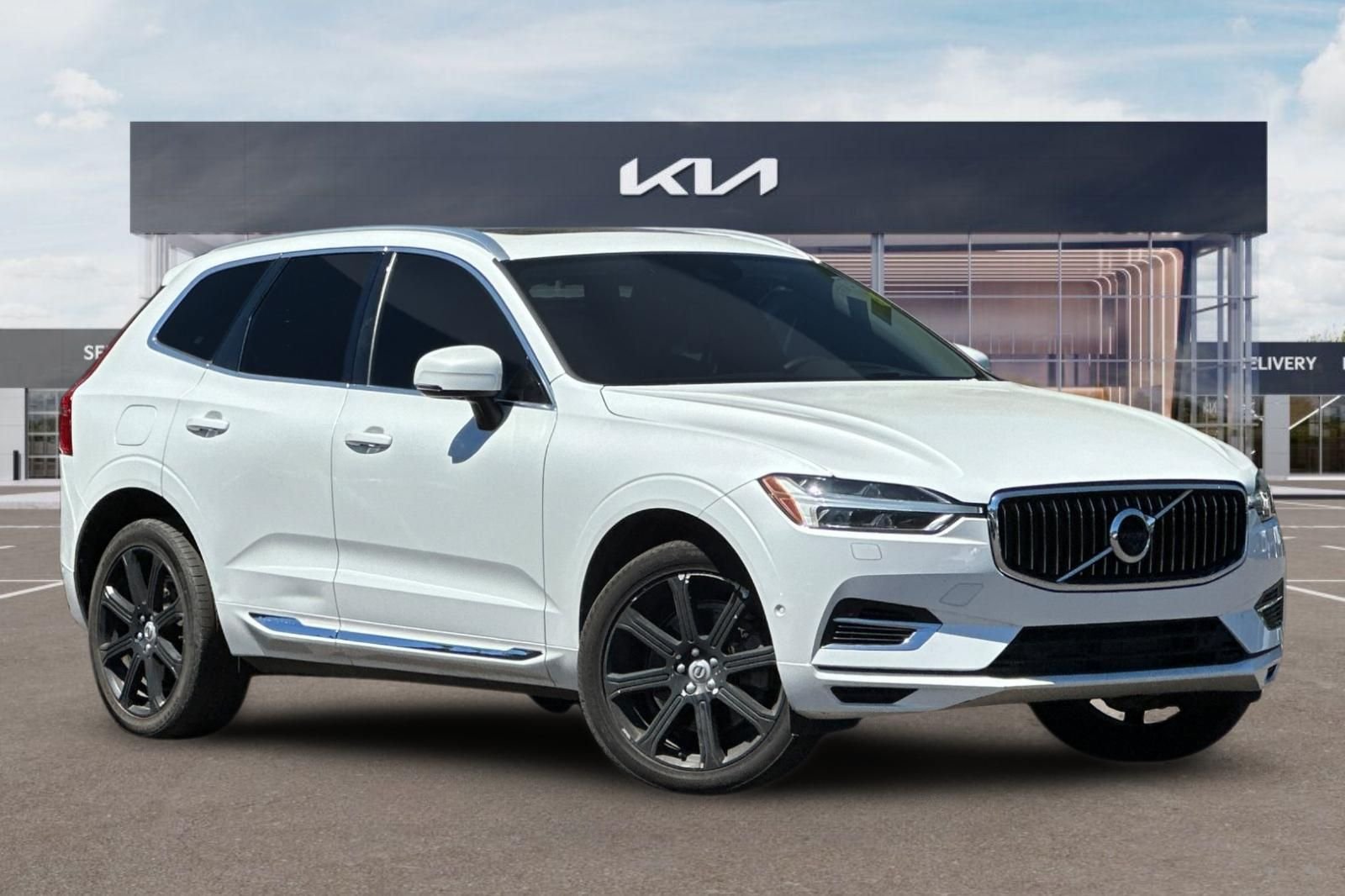 Used 2018 Volvo XC60 T8 Inscription w/ Advanced Package AWD/4WD image 2