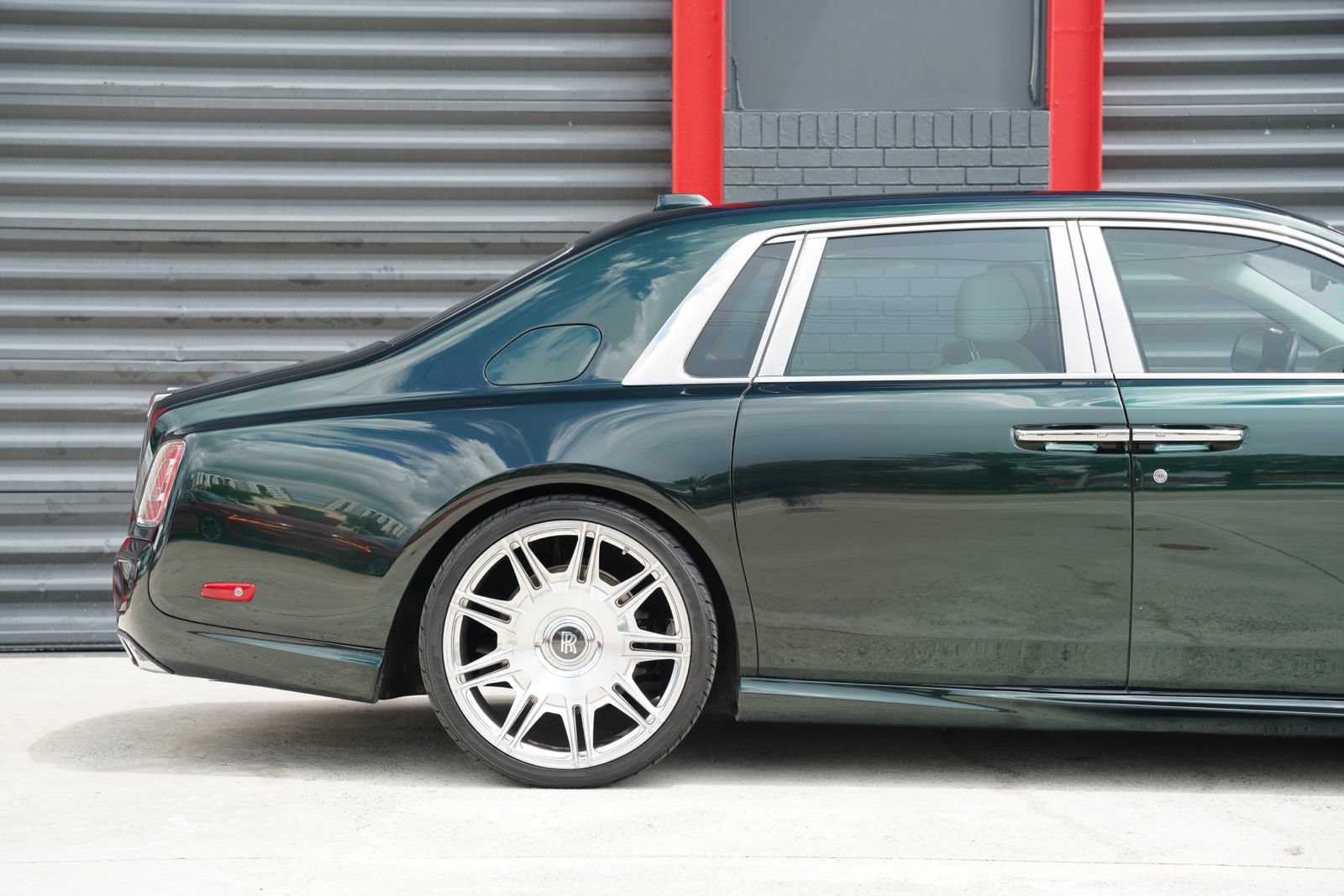 Used 2022 Rolls-Royce Phantom Sedan RWD image 10