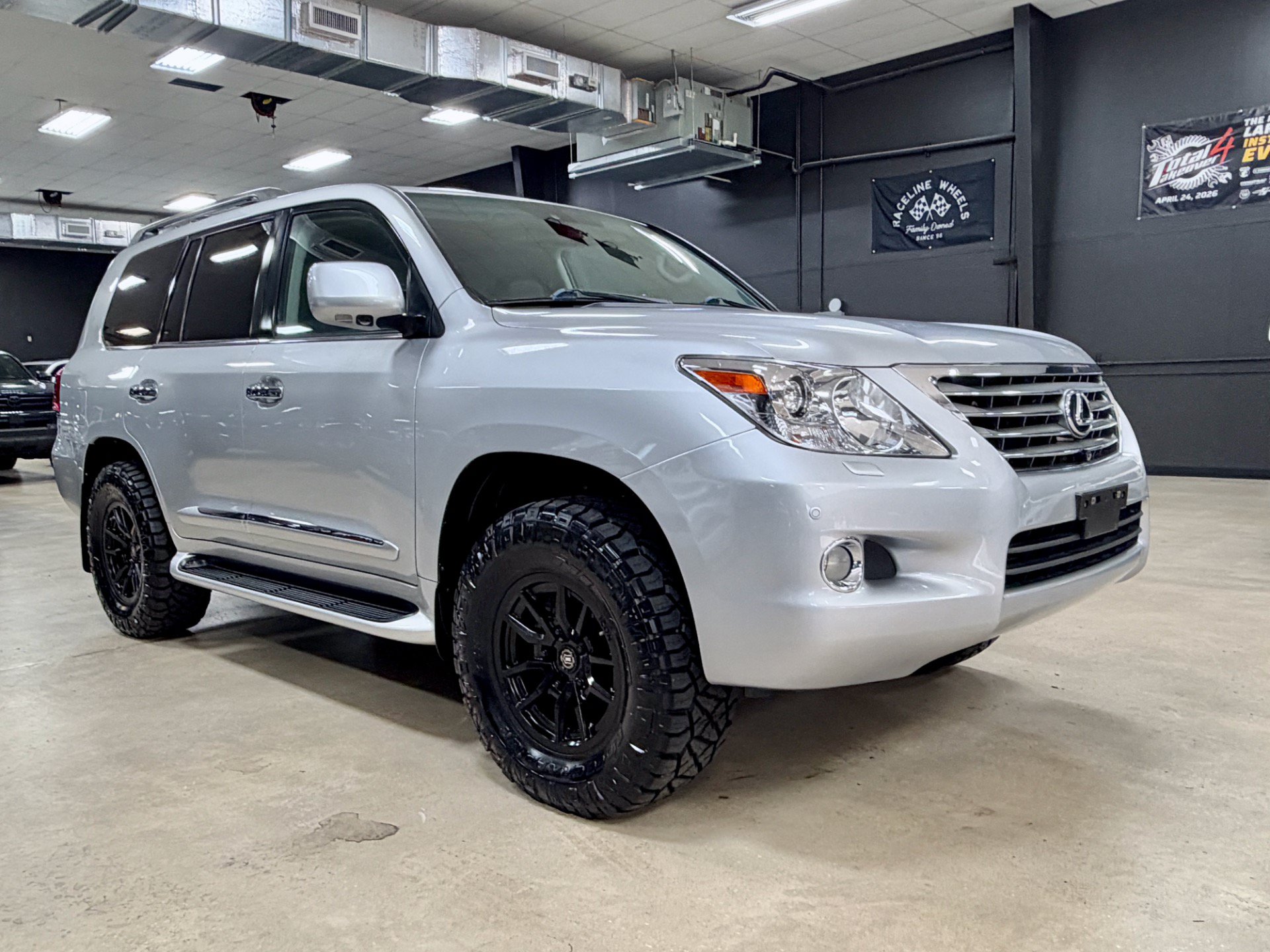Used 2010 Lexus LX 570 4WD image 11