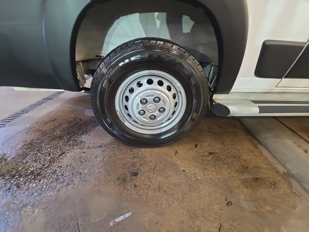 Used 2025 RAM ProMaster 2500 w/ U-Haul Equipment Group FWD image 13