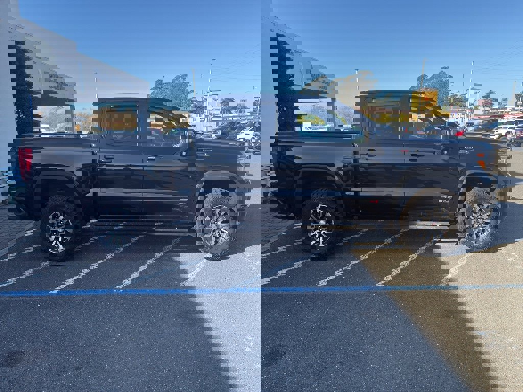 Used 2021 GMC Sierra 1500 AT4 w/ Technology Package image 23