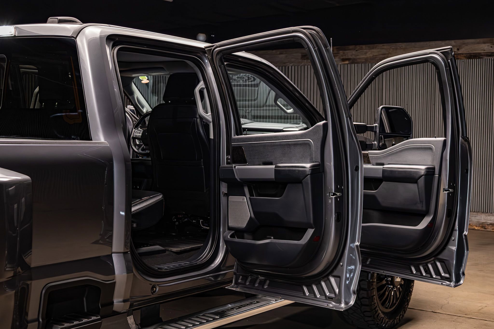 Used 2024 Ford F450 Lariat w/ FX4 Off-Road Package image 31