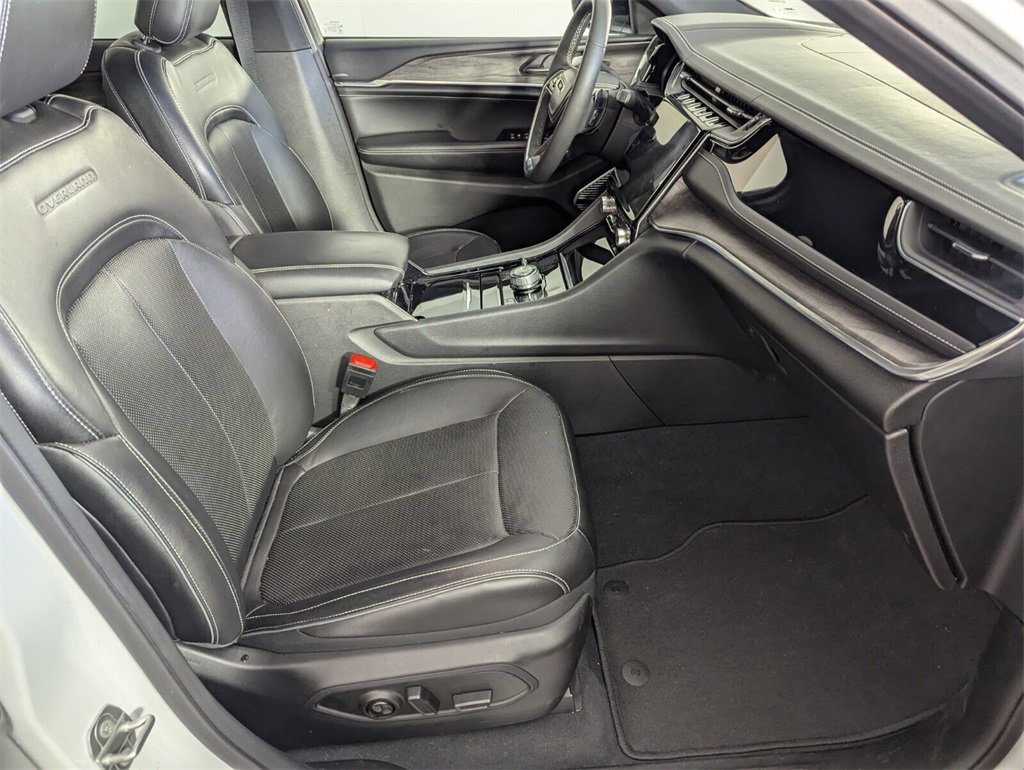Used 2023 Jeep Grand Cherokee Overland image 32