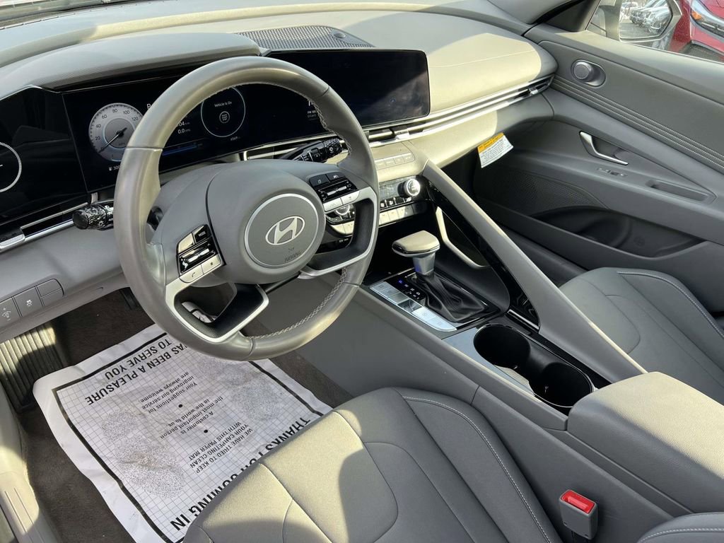 Used 2024 Hyundai Elantra SEL w/ Convenience Package image 15