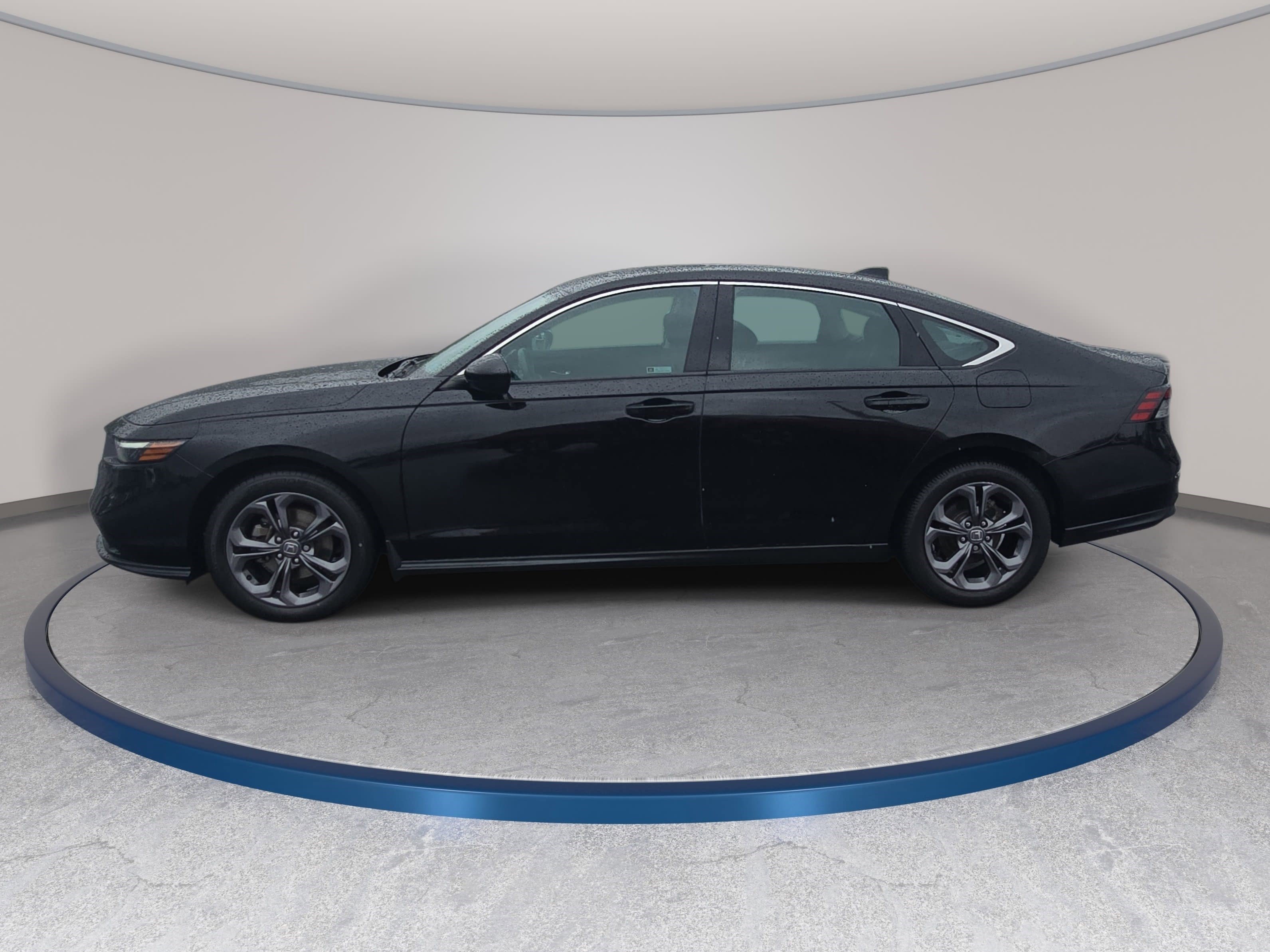 Used 2023 Honda Accord EX image 8
