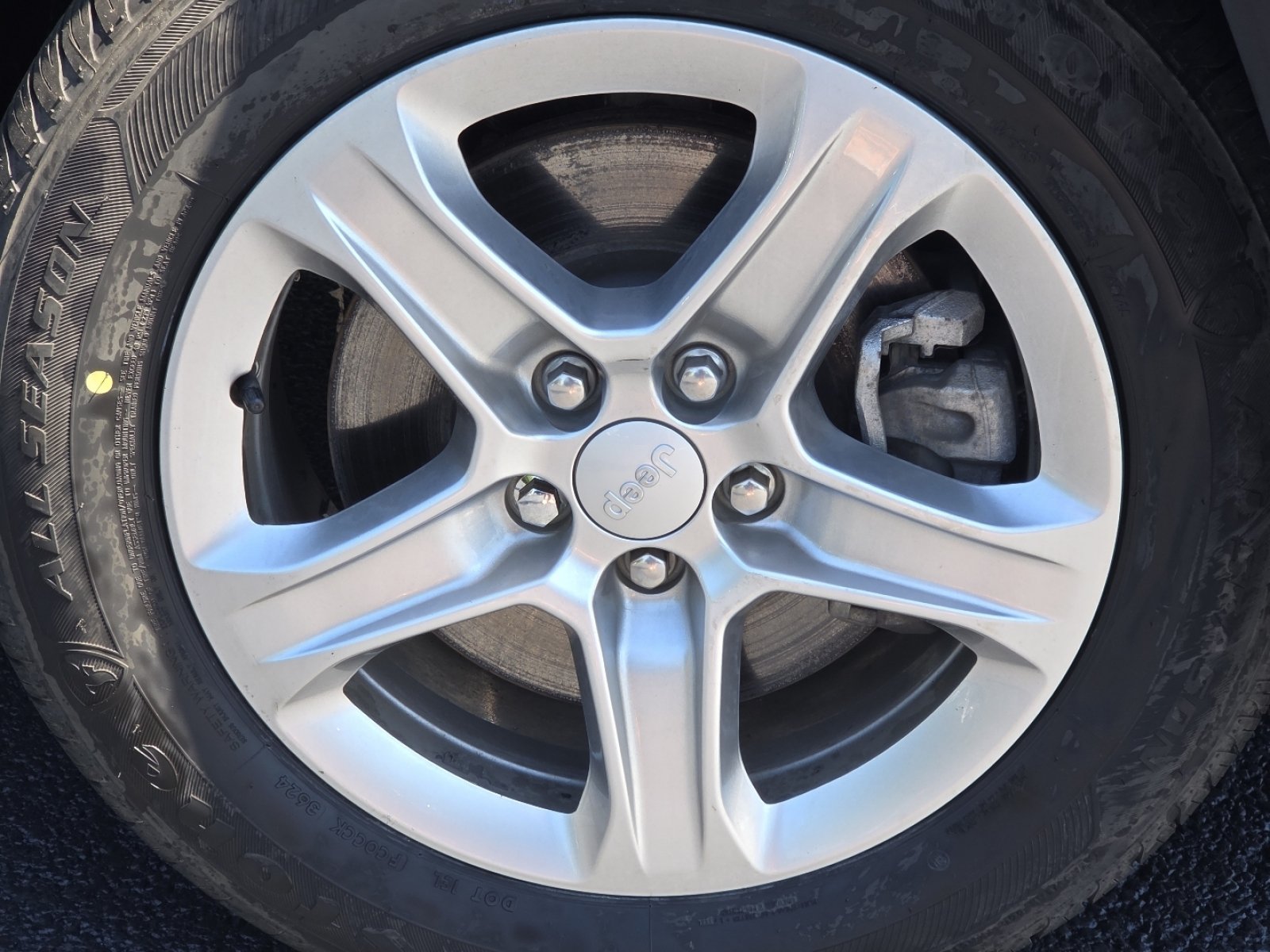 Used 2023 Jeep Compass Latitude AWD/4WD image 7