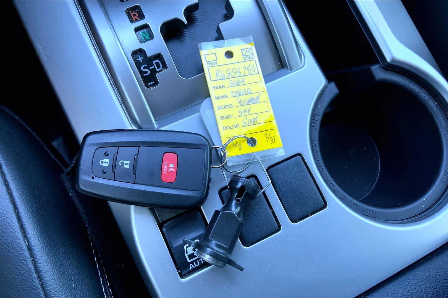 Used 2024 Toyota 4Runner Limited AWD/4WD image 15