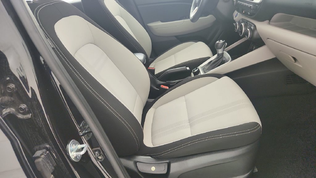 Used 2025 Hyundai Venue SEL FWD image 28