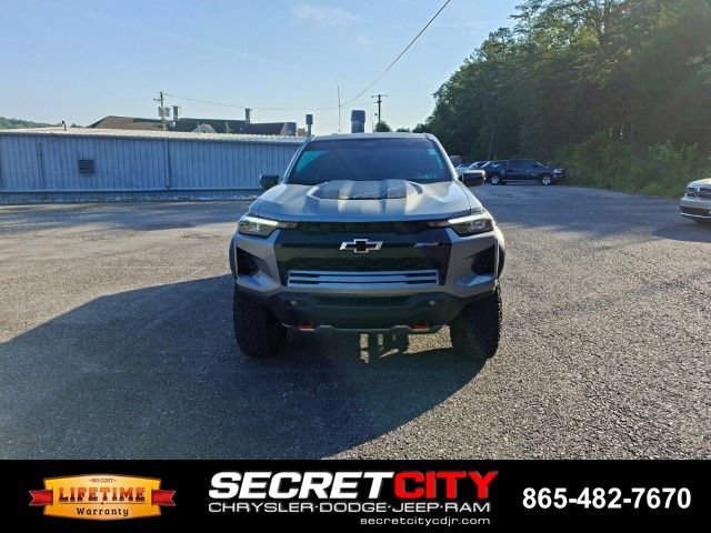 Used 2024 Chevrolet Colorado ZR2 AWD/4WD image 2