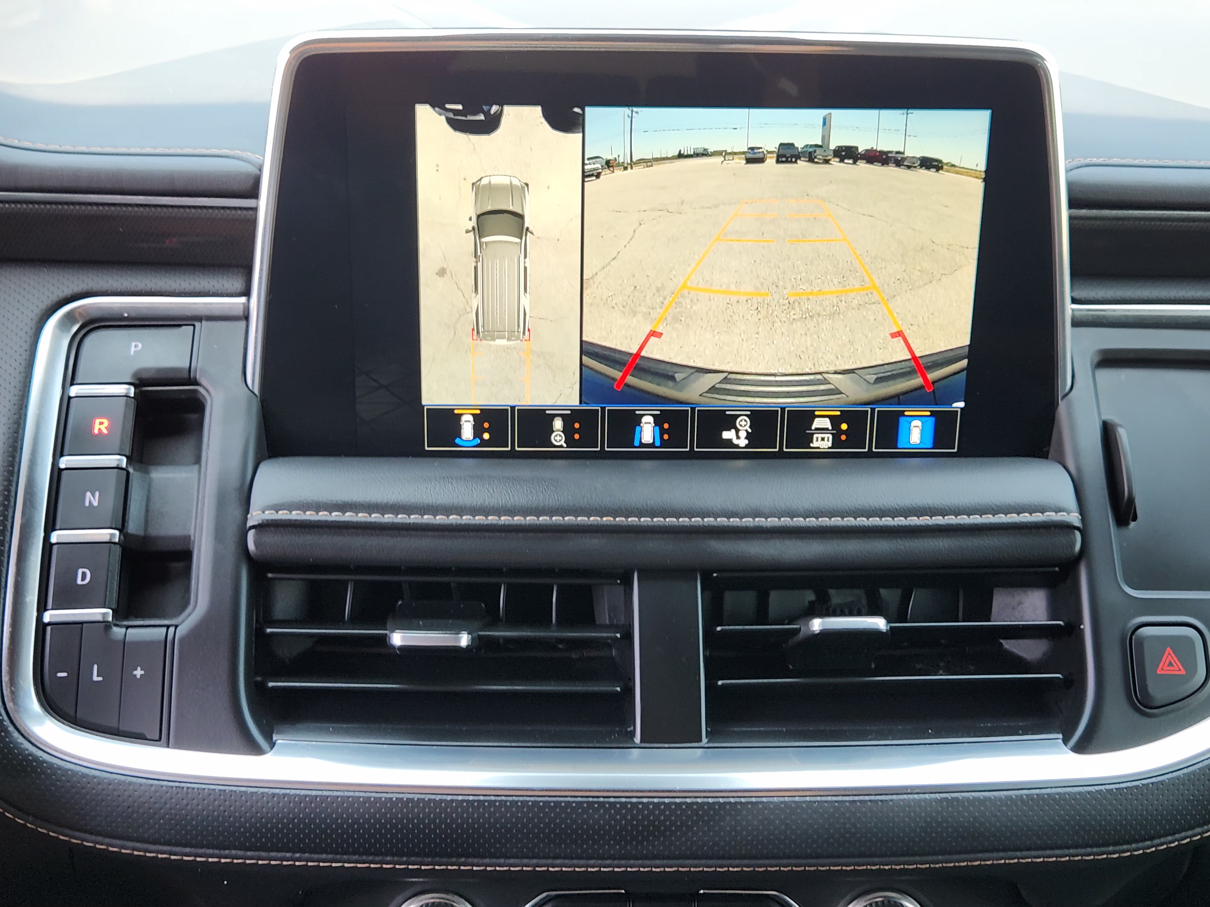 Used 2023 GMC Yukon AT4 w/ AT4 Premium Package AWD/4WD image 18