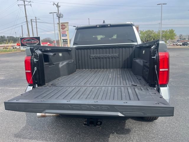 Used 2025 Toyota Tacoma TRD Sport AWD/4WD image 33