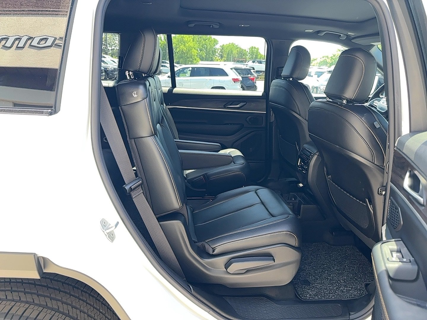 New 2026 Jeep Grand Cherokee L Limited AWD/4WD image 9