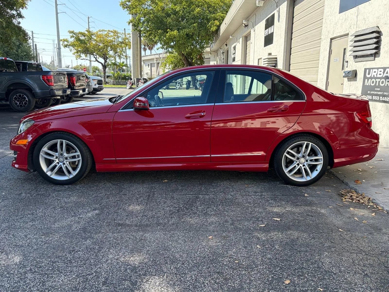 Used 2013 Mercedes-Benz C 250 Sedan w/ Multimedia Pkg image 4