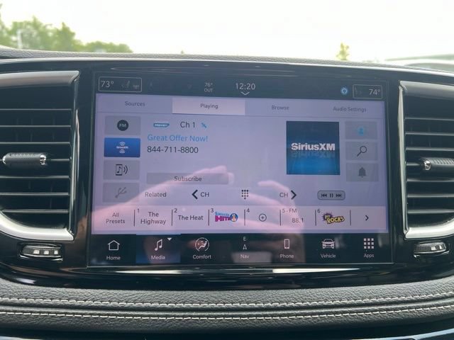 Used 2025 Chrysler Pacifica Limited FWD image 20