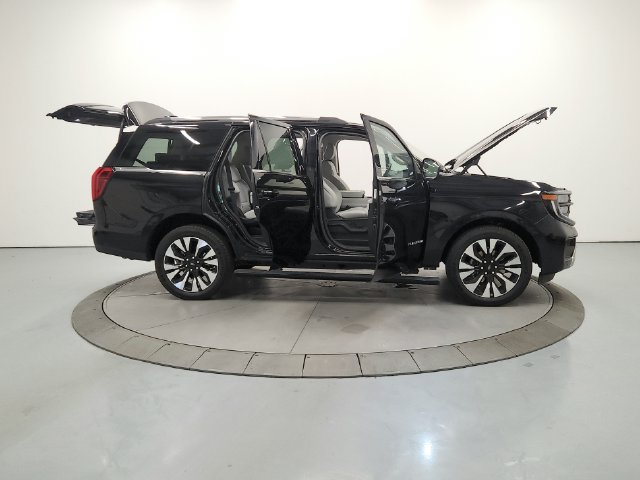 Used 2025 Ford Expedition Platinum w/ Driver's Package AWD/4WD image 17