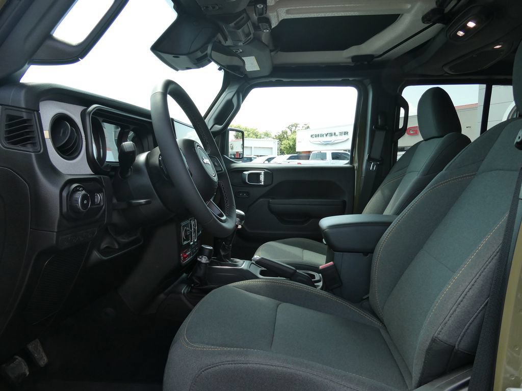 Used 2025 Jeep Wrangler Unlimited Sport AWD/4WD image 21