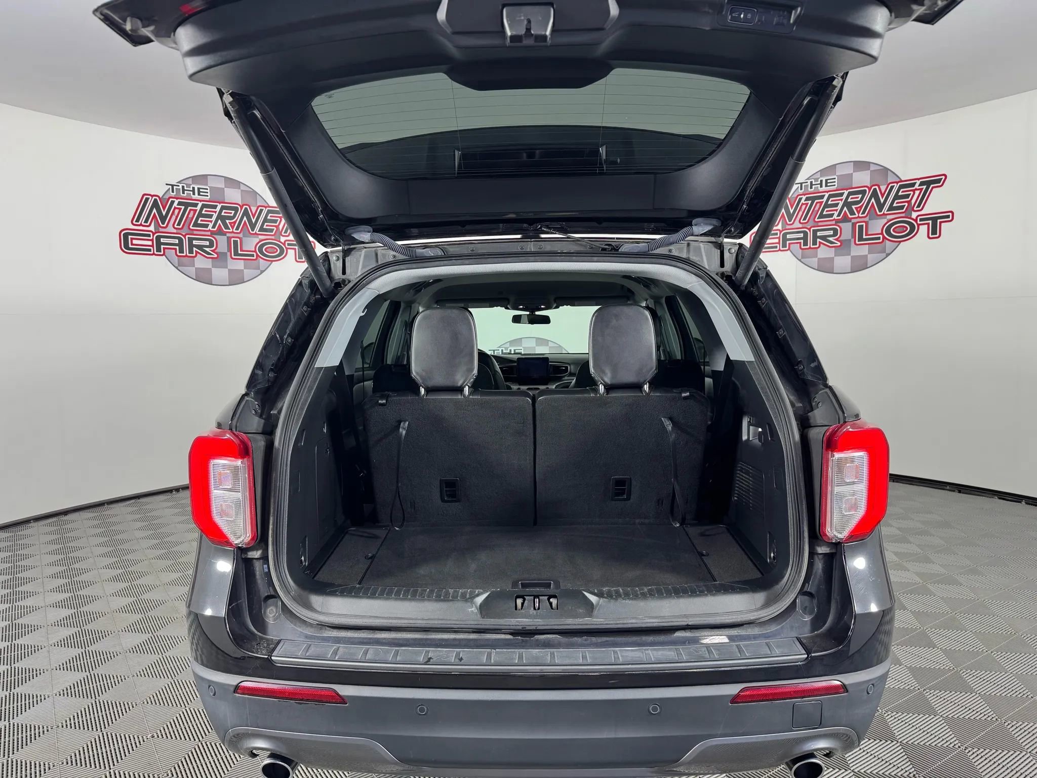 Used 2022 Ford Explorer XLT w/ Equipment Group 202A image 27