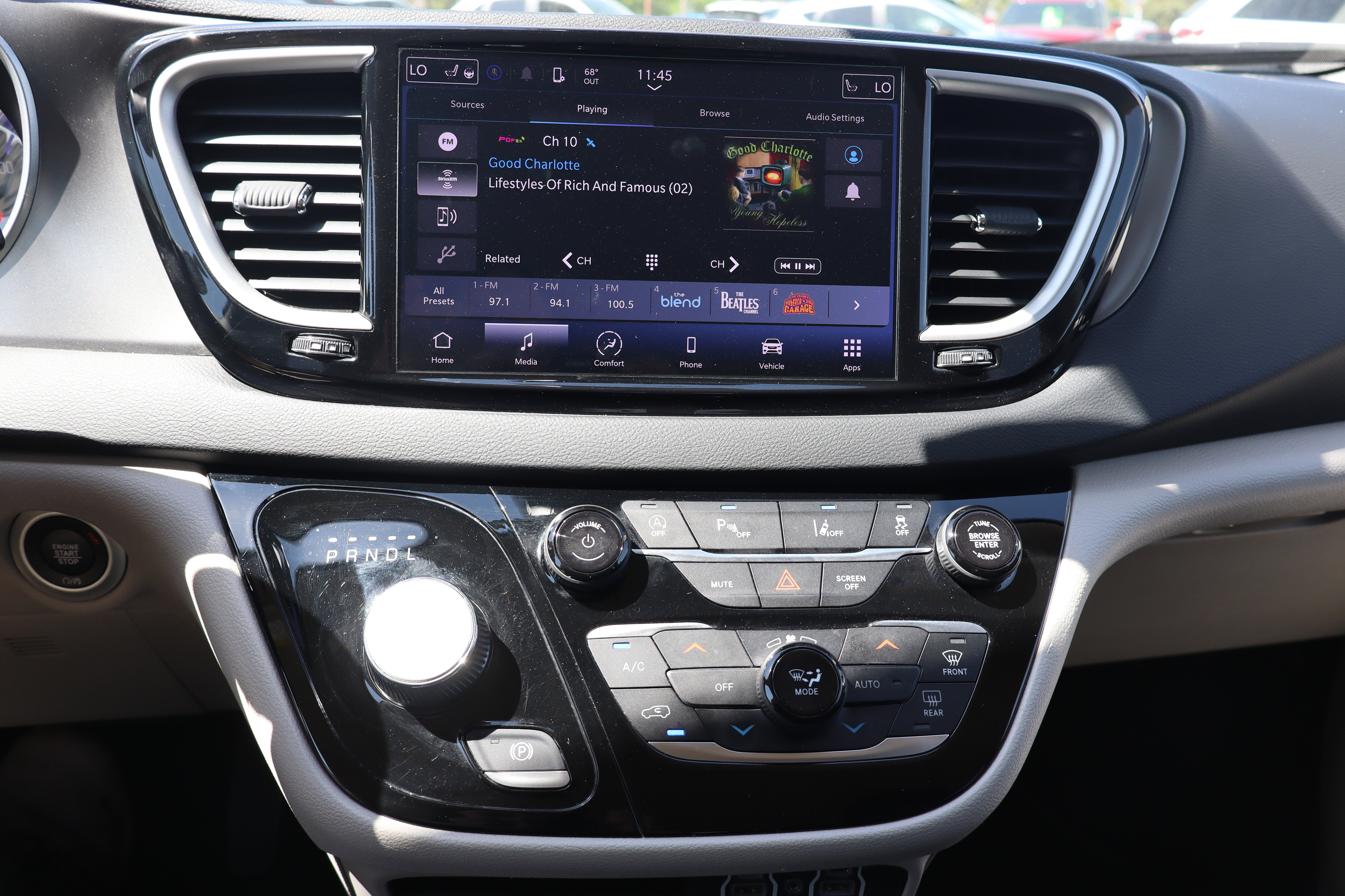 Used 2023 Chrysler Pacifica Touring-L FWD image 20