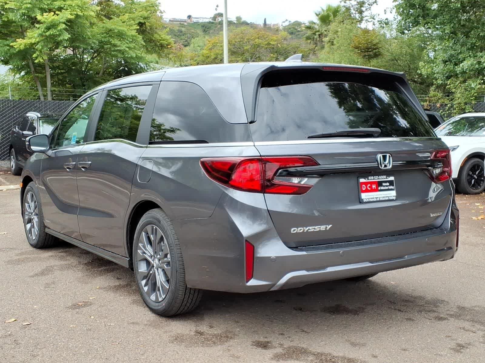 New 2026 Honda Odyssey Touring image 7