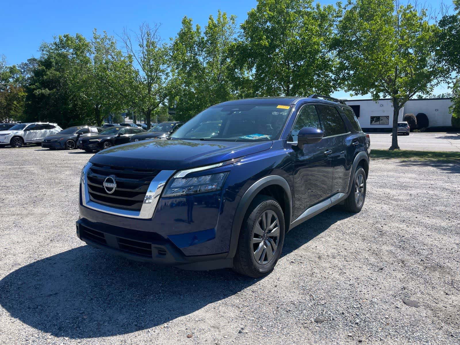Used 2024 Nissan Pathfinder SV FWD video 1