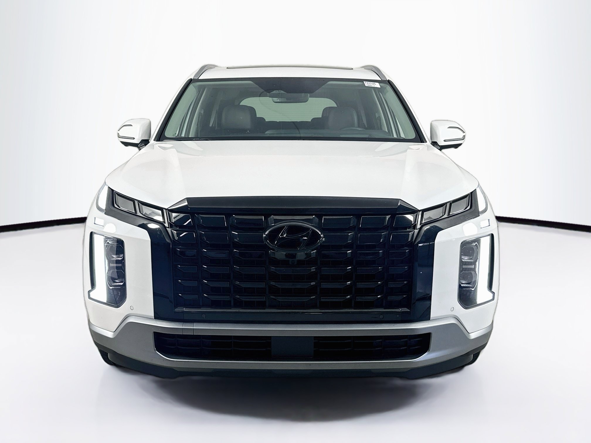 Used 2023 Hyundai Palisade Limited w/ Cargo Package FWD image 2