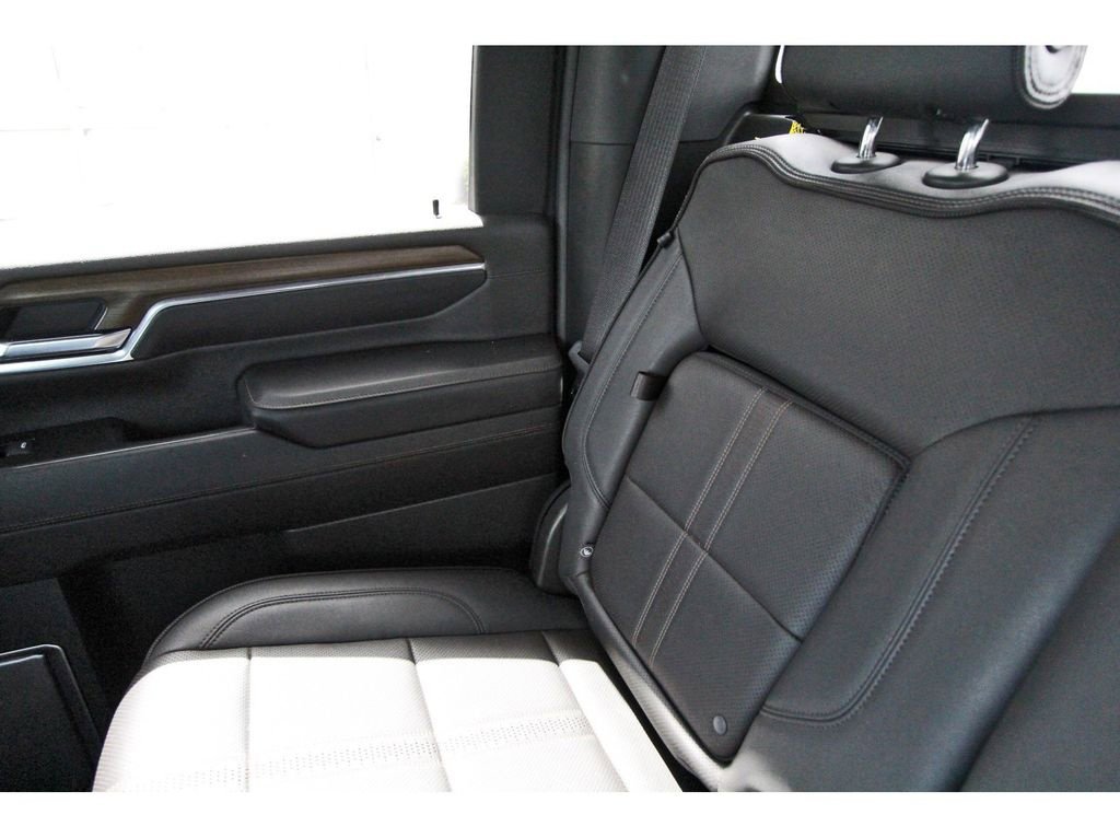 Used 2024 Chevrolet Silverado 2500 High Country w/ High Country Premium Package image 11