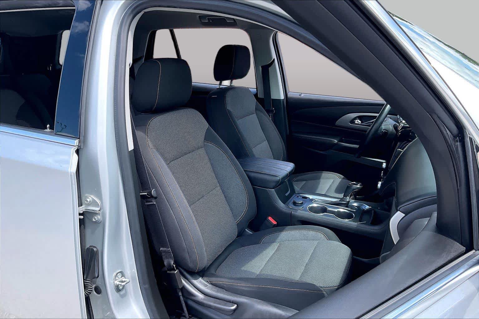 Used 2018 Chevrolet Traverse LT FWD image 7