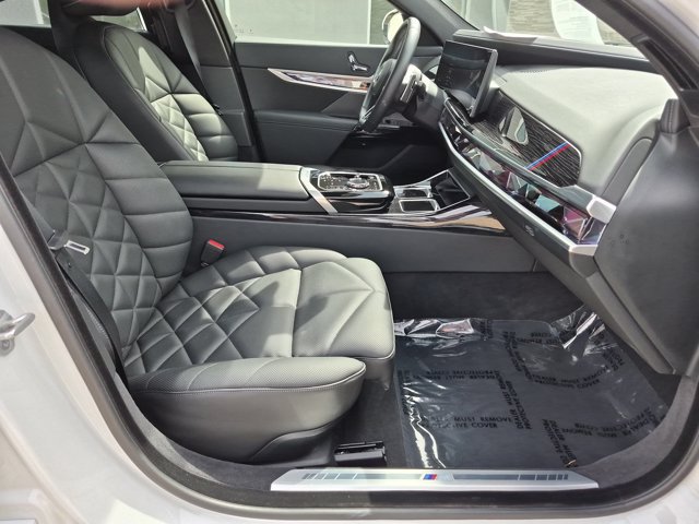Used 2026 BMW 740i xDrive AWD/4WD image 21