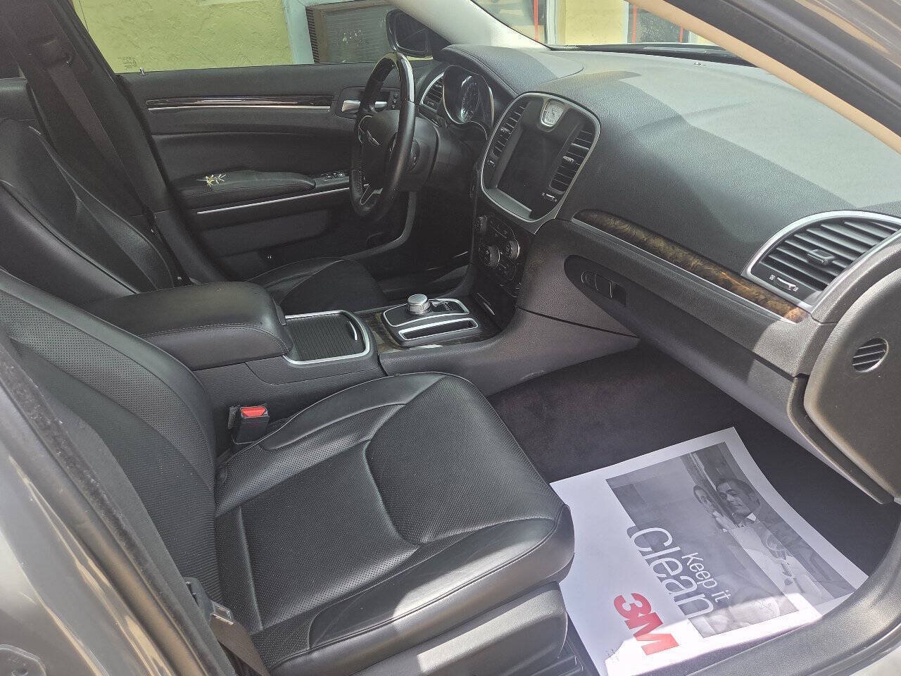Used 2019 Chrysler 300 Limited RWD image 20