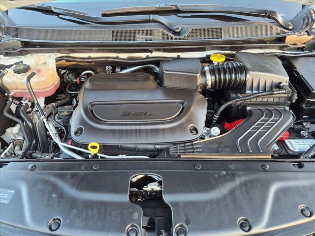 Used 2021 Chrysler Pacifica Touring-L w/ Uconnect Theater Family Group FWD image 21
