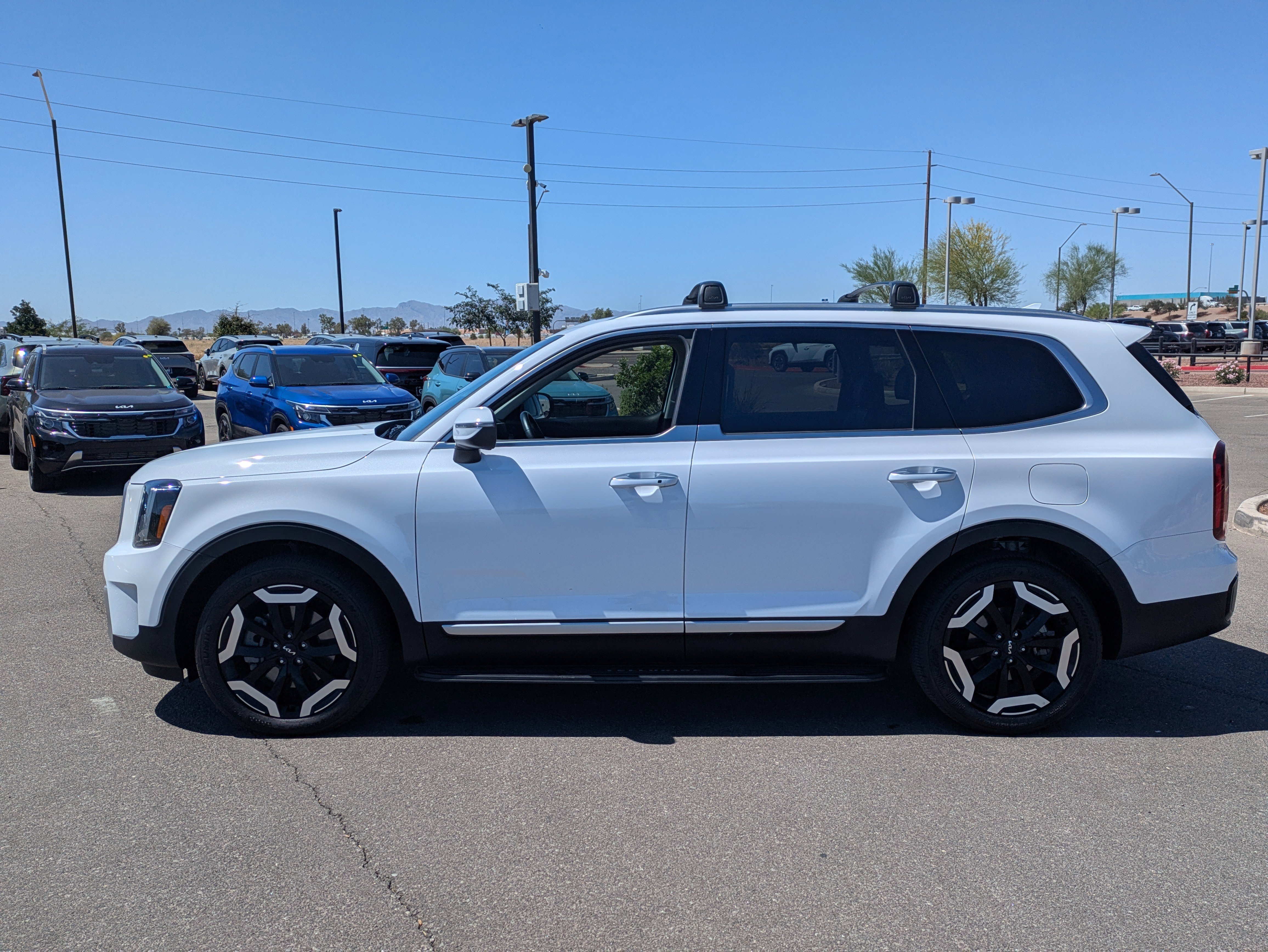 Used 2024 Kia Telluride S w/ S Sunroof Package image 2