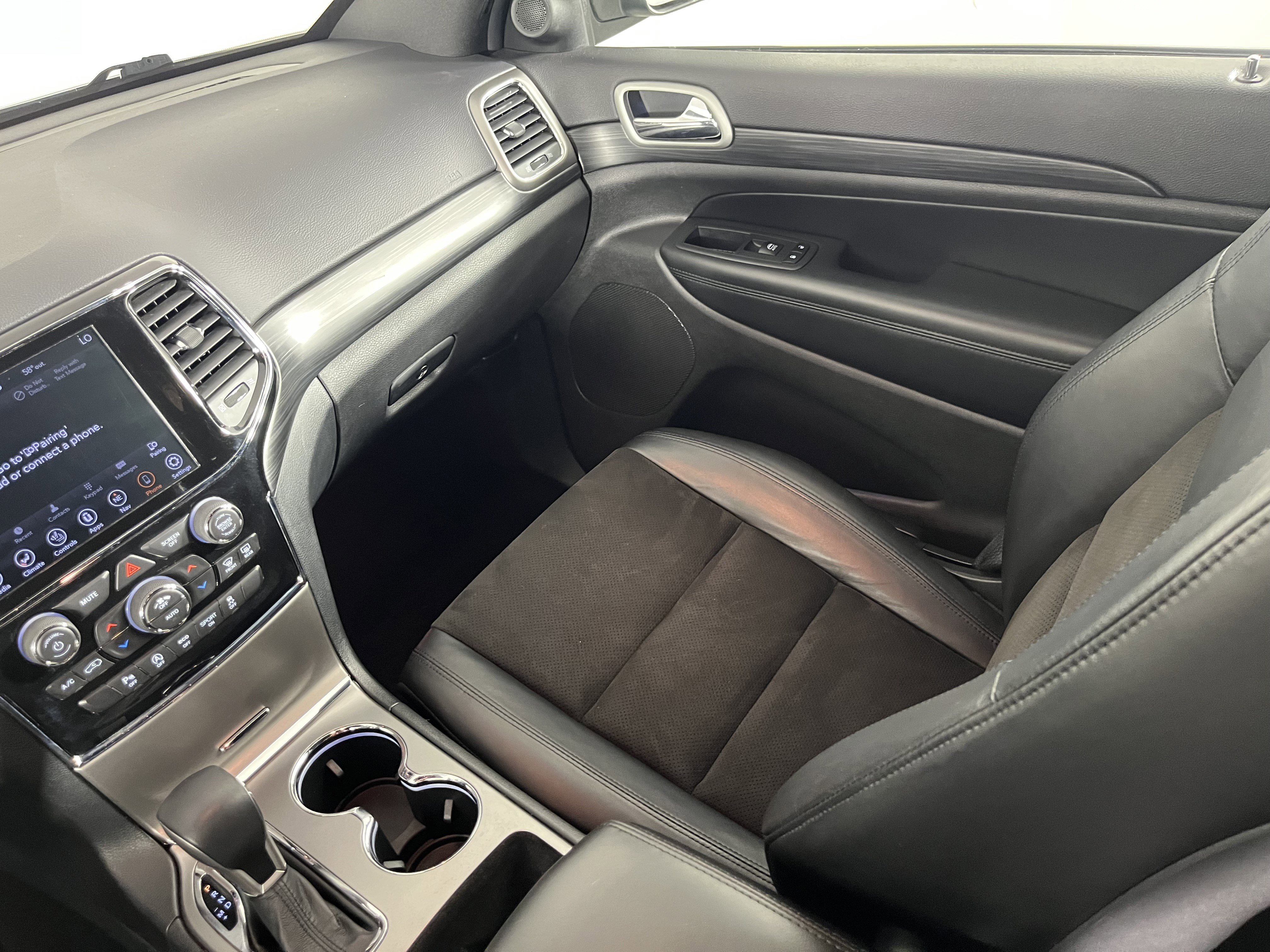 Used 2020 Jeep Grand Cherokee Altitude AWD/4WD image 11