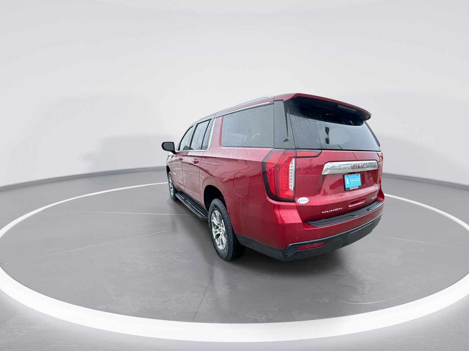 Used 2023 GMC Yukon XL SLE AWD/4WD image 6