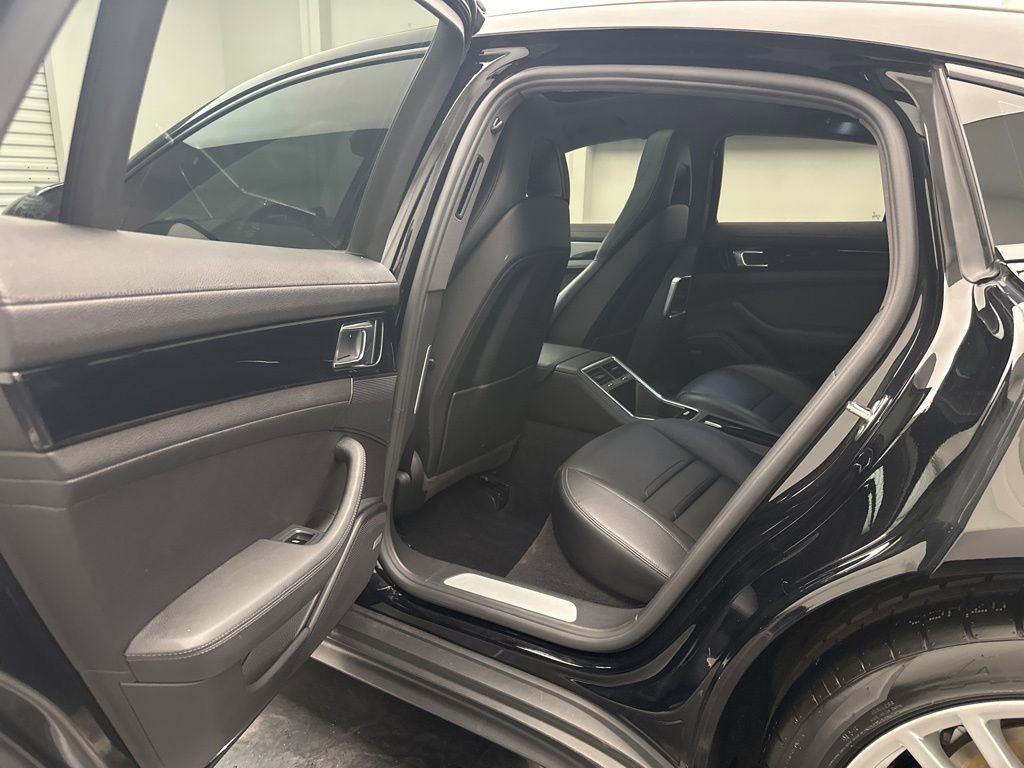 Used 2018 Porsche Panamera 4 image 6