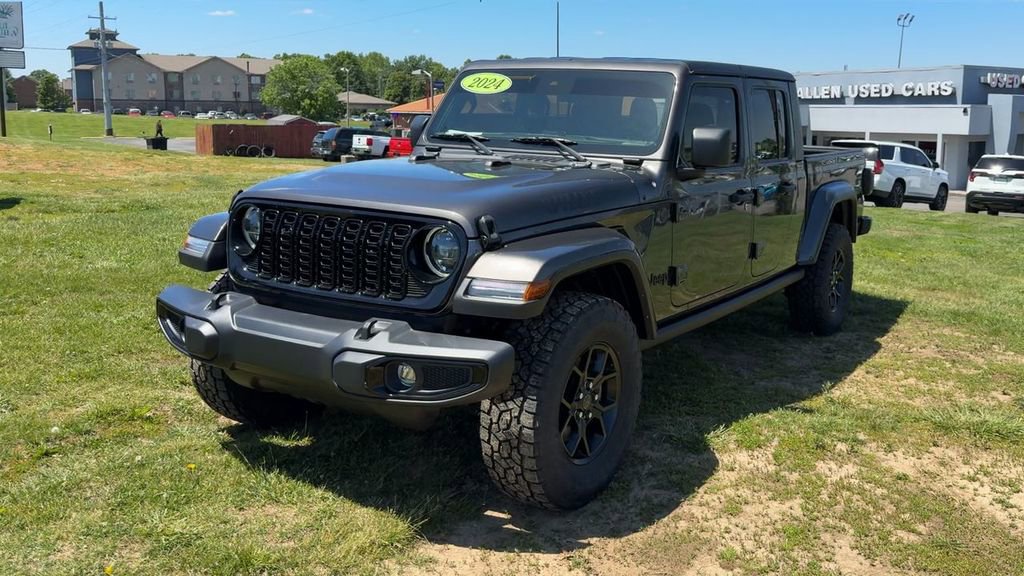 Used 2024 Jeep Gladiator Sport AWD/4WD image 2