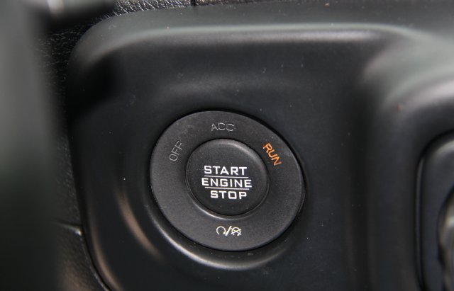 Used 2018 Jeep Wrangler Unlimited Sahara AWD/4WD image 26