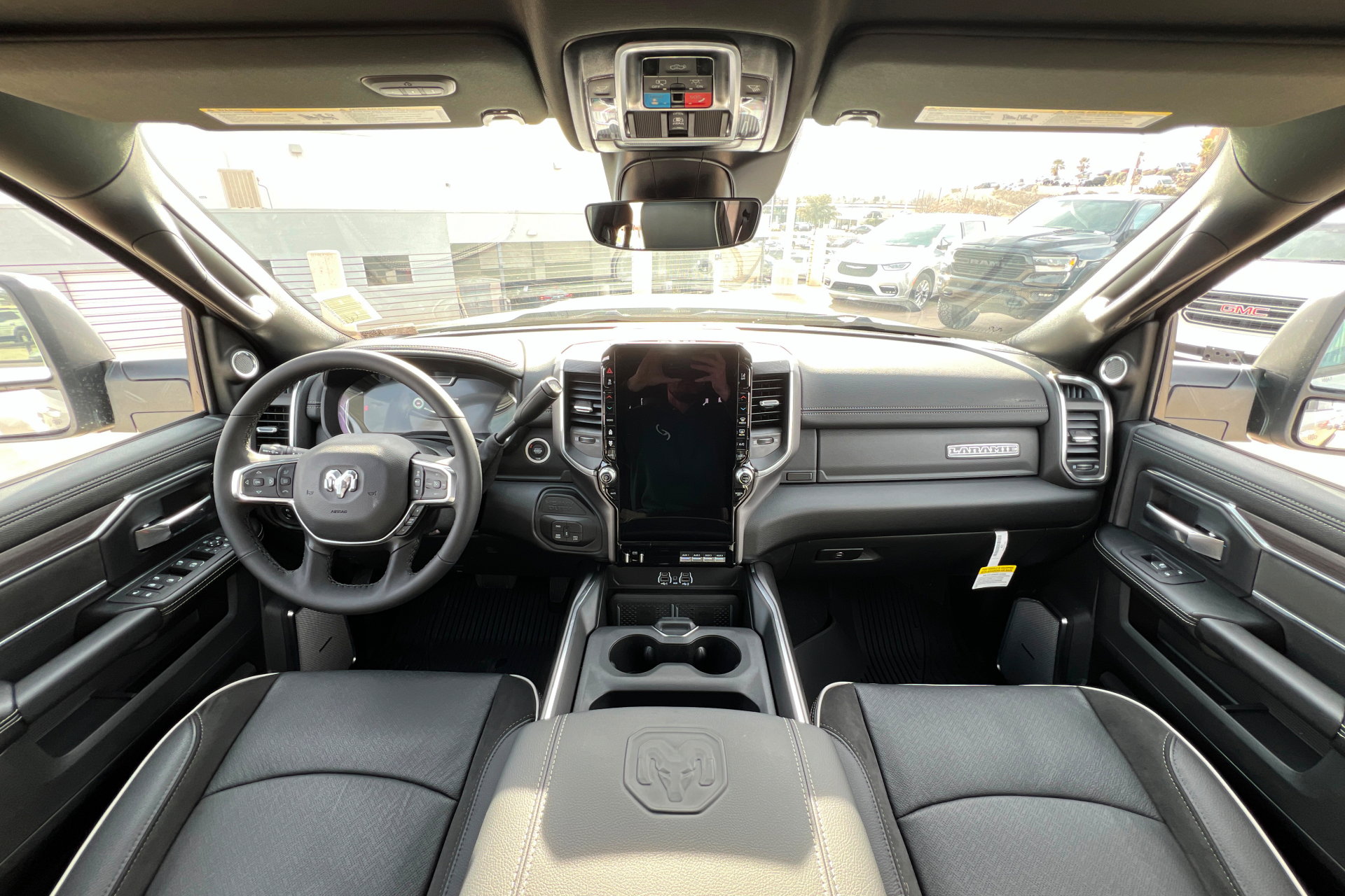 New 2026 RAM 3500 Laramie AWD/4WD image 9