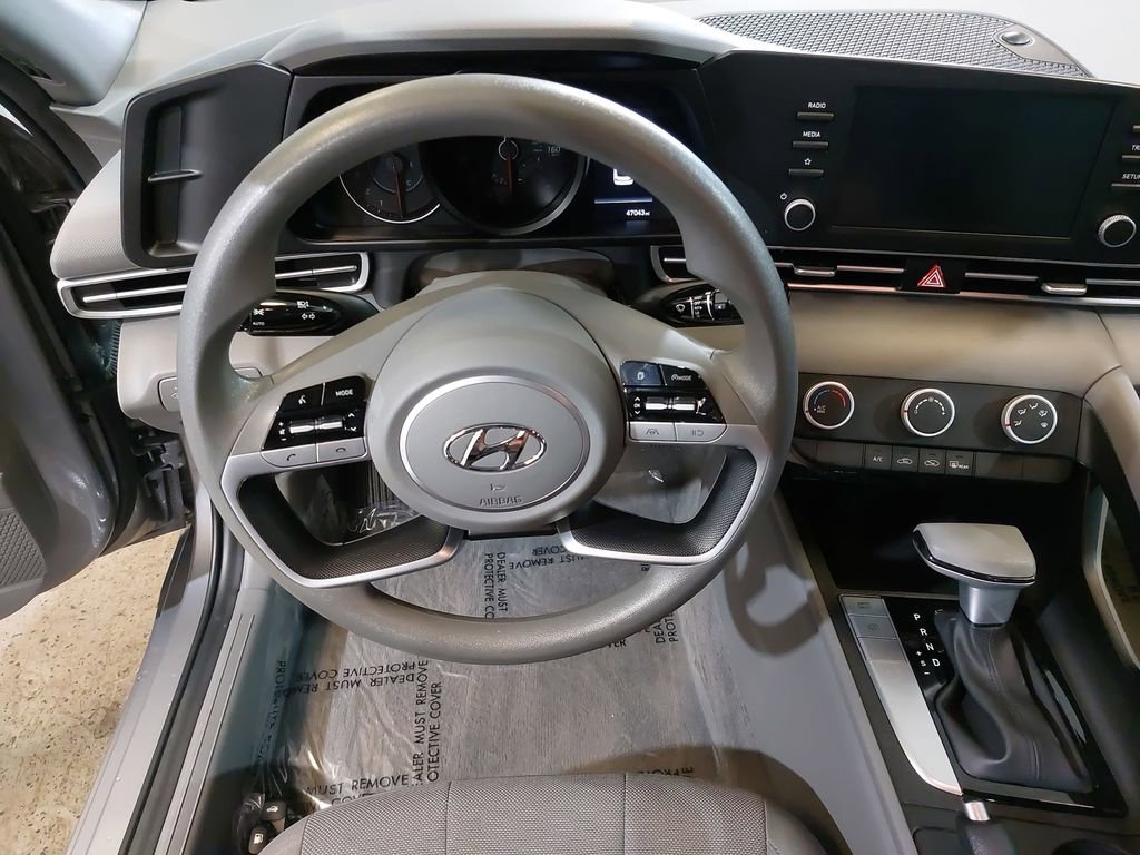 Used 2023 Hyundai Elantra SE FWD image 17