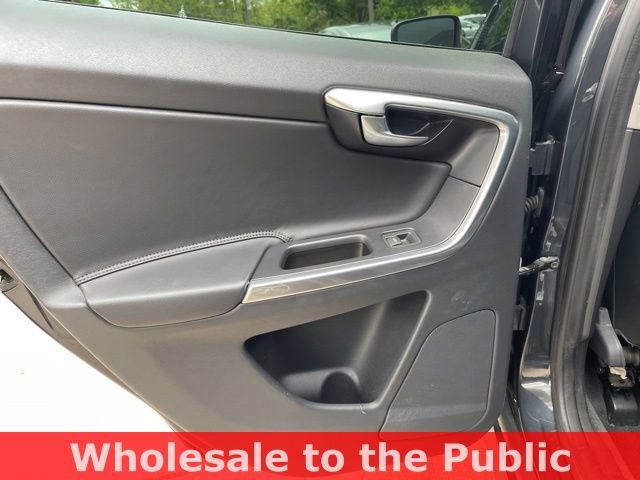 Used 2015 Volvo XC60 T6 w/ Proximity Package AWD/4WD image 33
